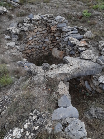 Mycenaean grave near Vask�na 1 - Photo: Jaap-Jan Flinterman, September 2023