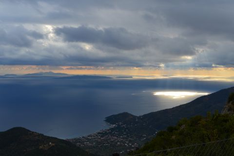 View from the edge of the plateau above Tyr�s - Photo: Jaap-Jan Flinterman, September 2022