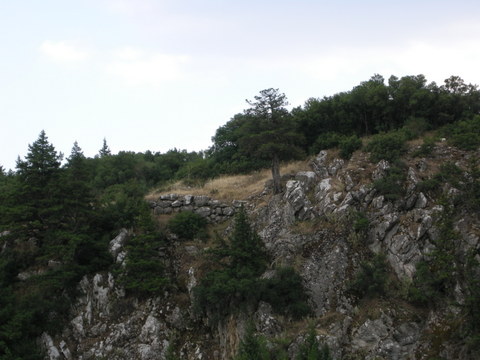 K�stro (Gl�mpeis) - Remains of ancient (?) wall - Photo: Jaap-Jan Flinterman, summer 2010