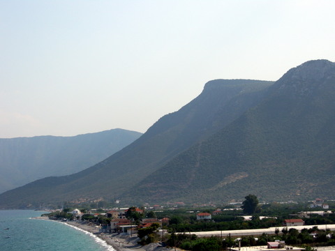 The coast near Leon�dio - Photo: Jaap-Jan Flinterman, summer 2010