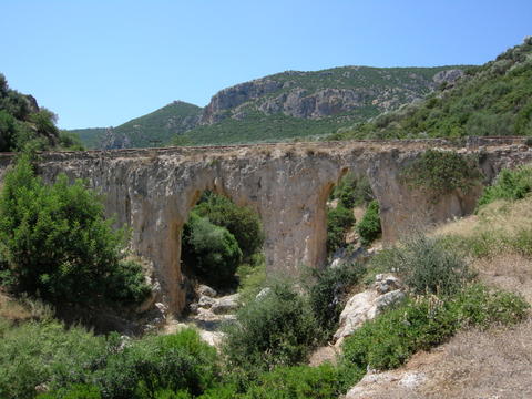 Aqueduct south-east of Mon� Louko�s - Photo: Jaap-Jan Flinterman, summer 2011